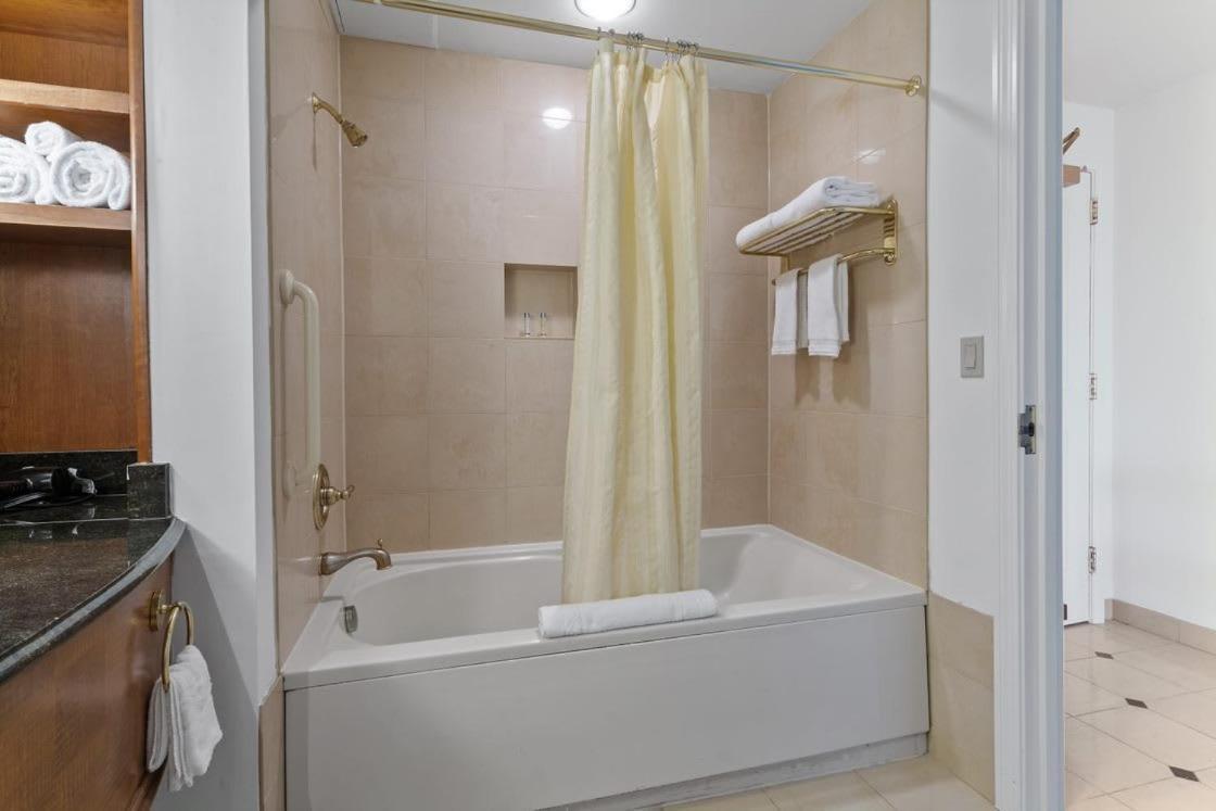 Boardwalk Cozysuites W Kitchen 45 *